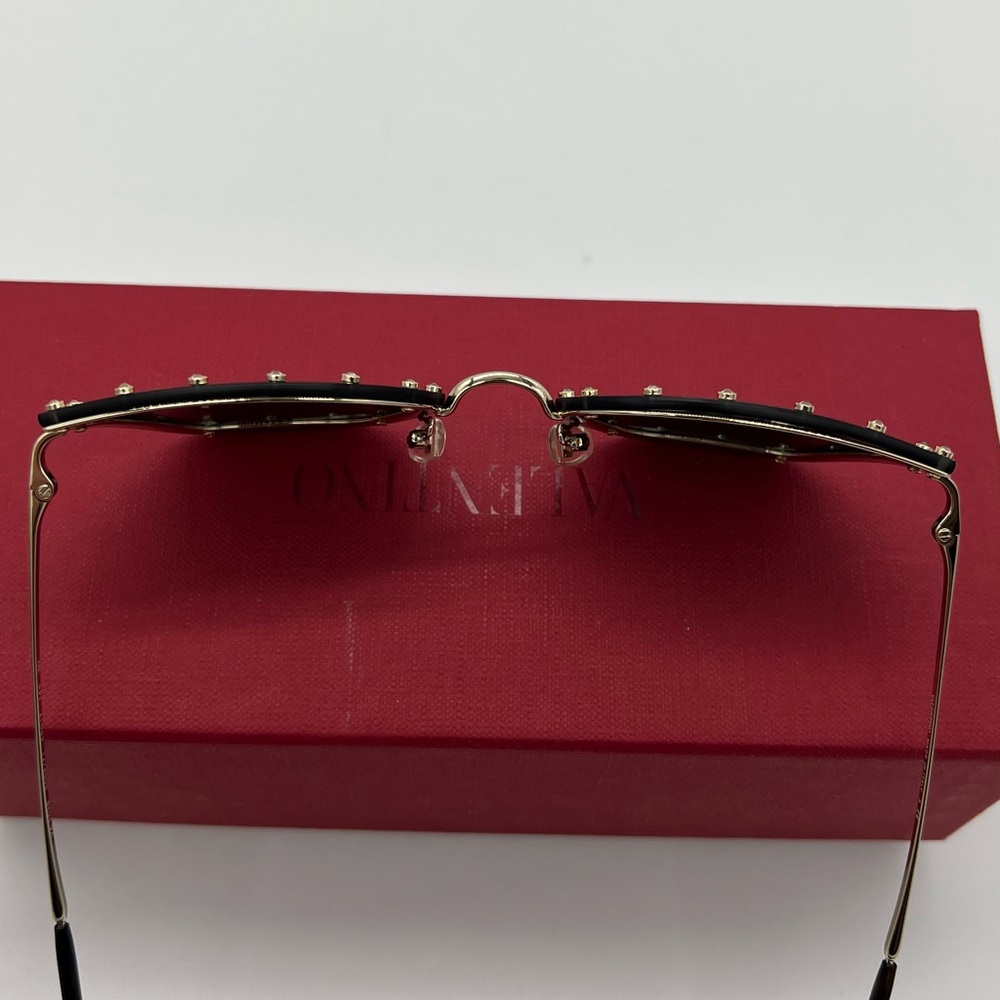 Authentic Valentino Garavani Crystal rockstuds black frame Sunglasses - Picture 16 of 17